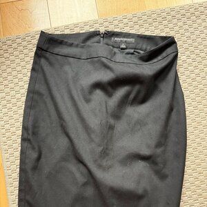 LIKE NEW BANANA REPUBLIC BLACK PENCIL SKIRT SIZE 0